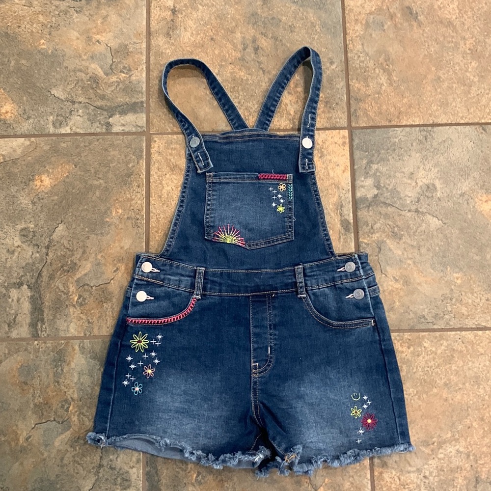 Cat & Jack bin shorts.  Never worn. Size 7/8 girls